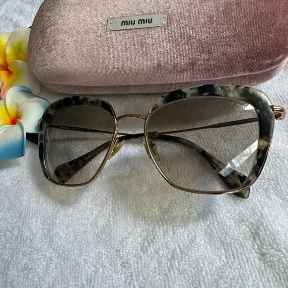 Miu Miu sunglasses 🕶️